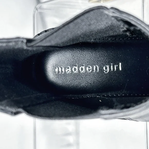 Madden Girl ‘Trust’ Lug Sole Chelsea Boot - NWOT - Picture 4 of 6